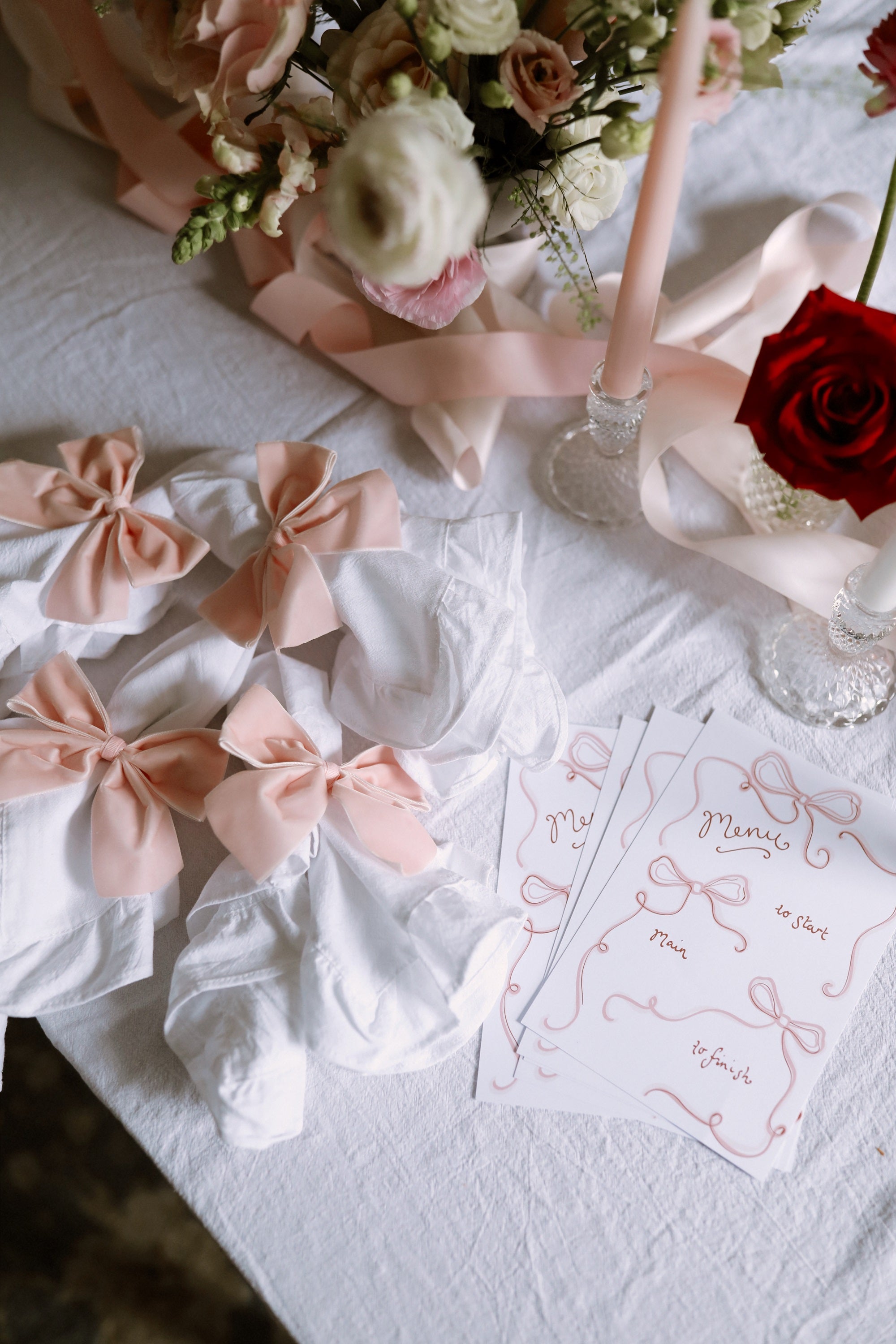 Hosting the Perfect Valentine's Dinner: A Guide to a Romantic tablescape