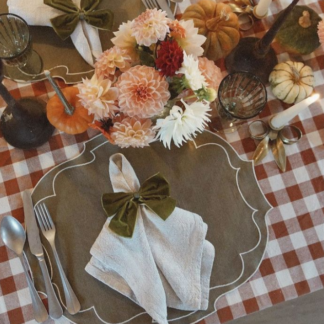 Hire Velvet Green Napkin Bows set of Four