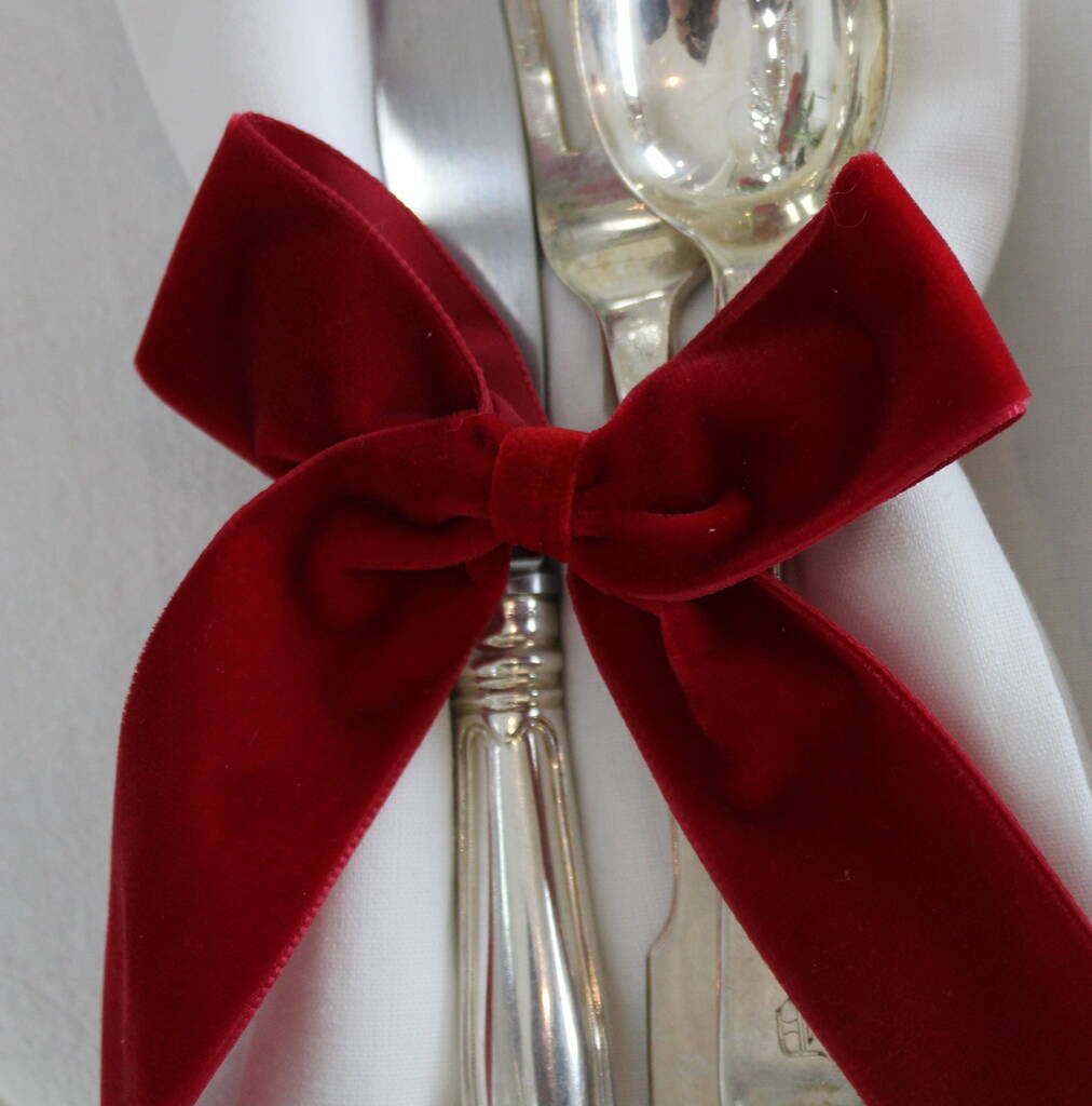 Valentines tablescape red bow